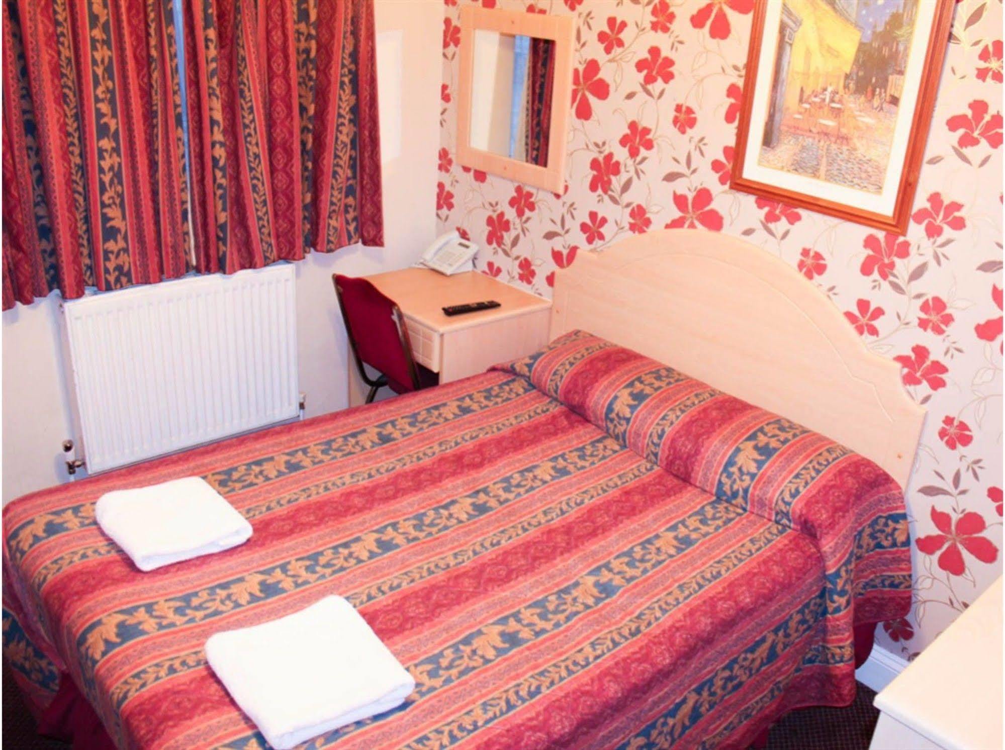 Lampton Guest House Hounslow Exterior photo