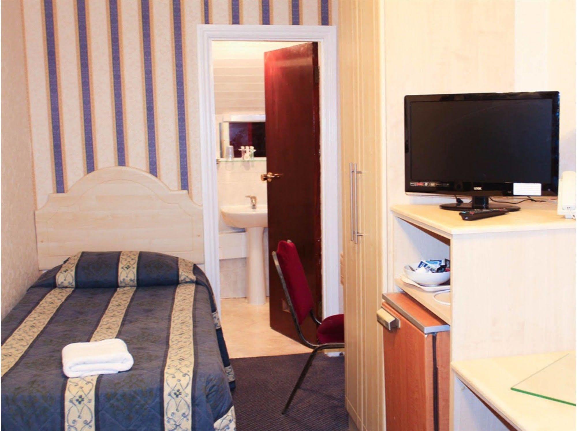 Lampton Guest House Hounslow Exterior photo