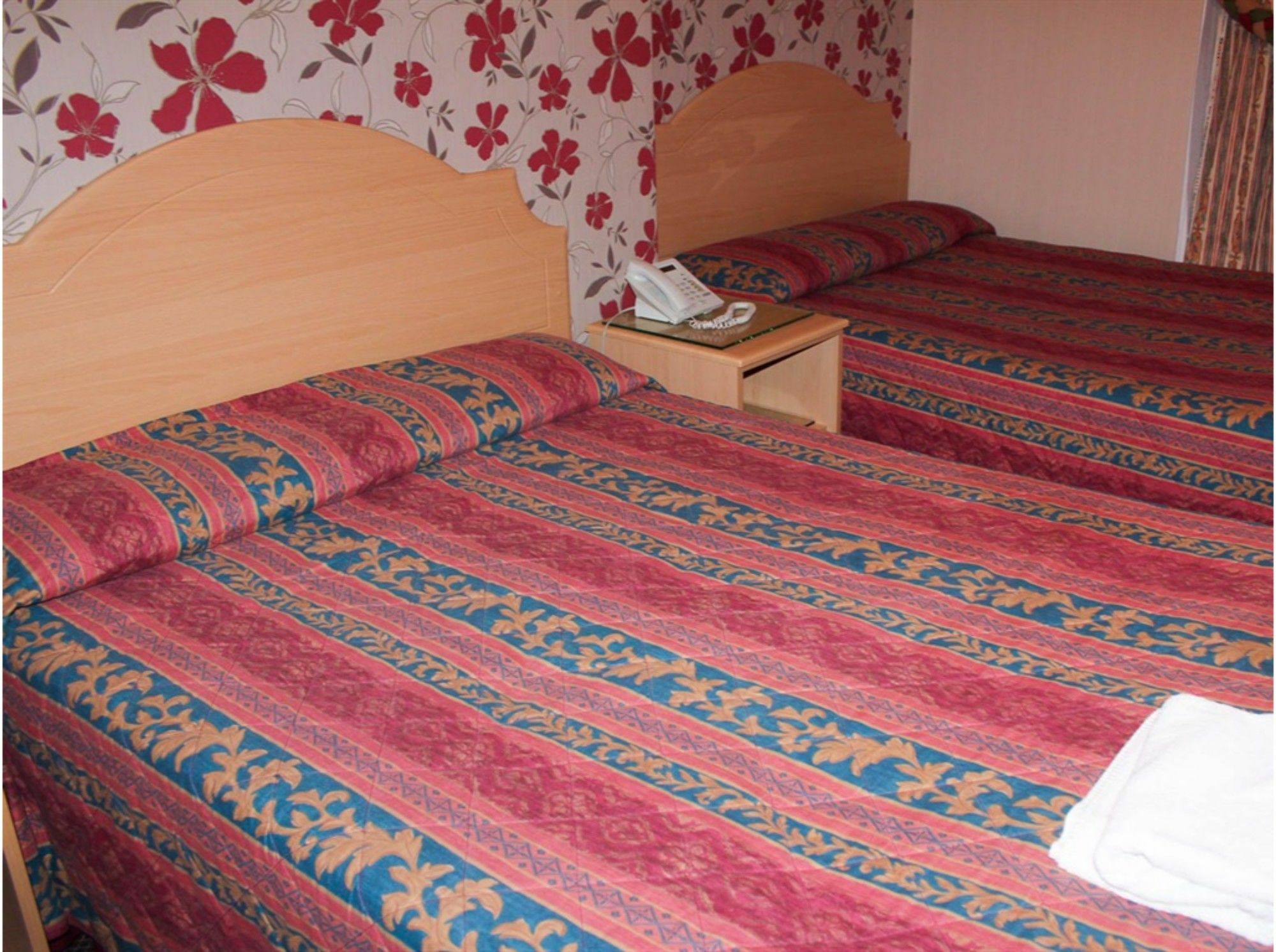Lampton Guest House Hounslow Exterior photo